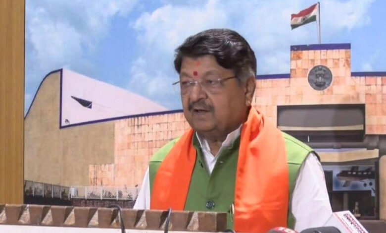 शहरी-क्षेत्रों-की-सड़कों-के-निर्माण-और-मरम्मत-कार्य-में-रखी-जाये-पारदर्शिता-:-मंत्री-विजयवर्गीय