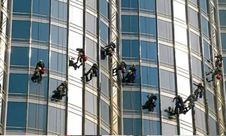 सफाई-कर्मियों-ने-देखी-महिला-बिना-कपड़ों-के,-दंपत्ति-ने-की-अजीब-डिमांड