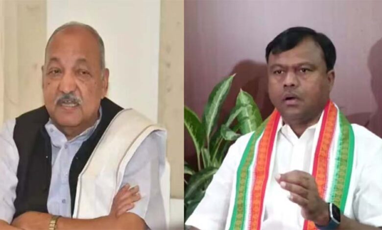 राजीव-भवन-में-अचानक-मुलाकात:-रविंद्र-चौबे-ने-दीपक-बैज-से-की-चर्चा,-चुनावी-रणनीति-पर-फोकस