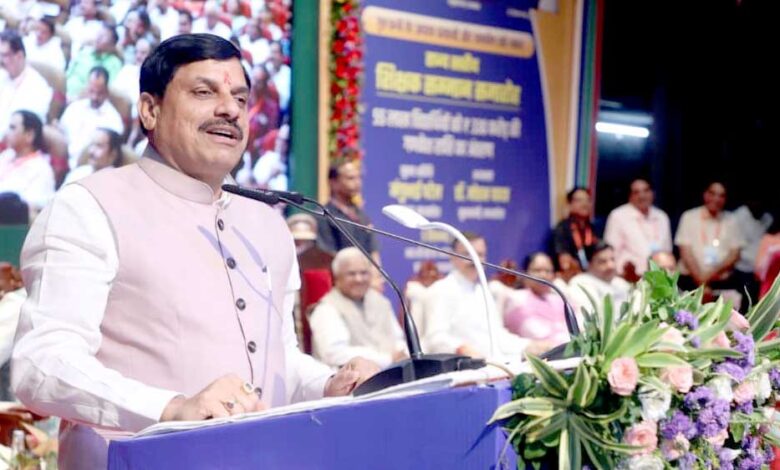 सामाजिक-चुनौतियों-के-समाधान-के-लिए-शिक्षक-आगे-आयें-:-राज्यपाल-पटेल