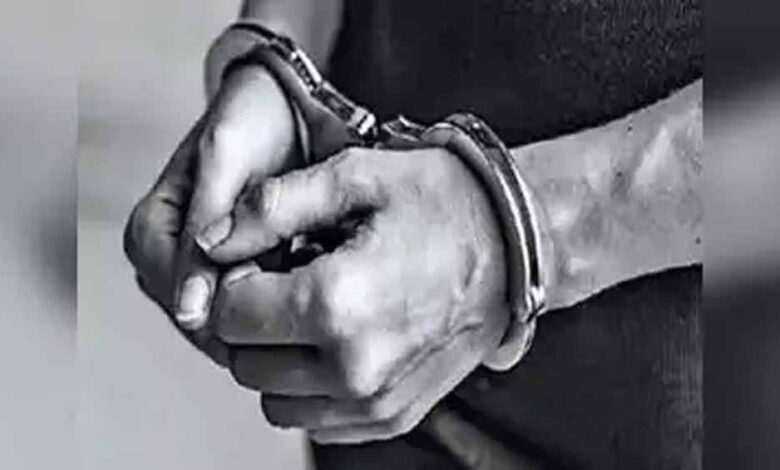 कोलकाता:-100-साल-पुरानी-बंदूक-की-दुकान-पर-छापा,-अवैध-हथियारों-का-कारोबार-पकड़ा,-तीन-मालिक-गिरफ्तार