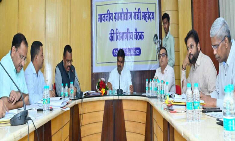 रायपुर-:-ग्रामोद्योग-से-गाँव-गाँव-में-रोजगार-का-होगा-विस्तार-–-मंत्री-गजेंद्र-यादव