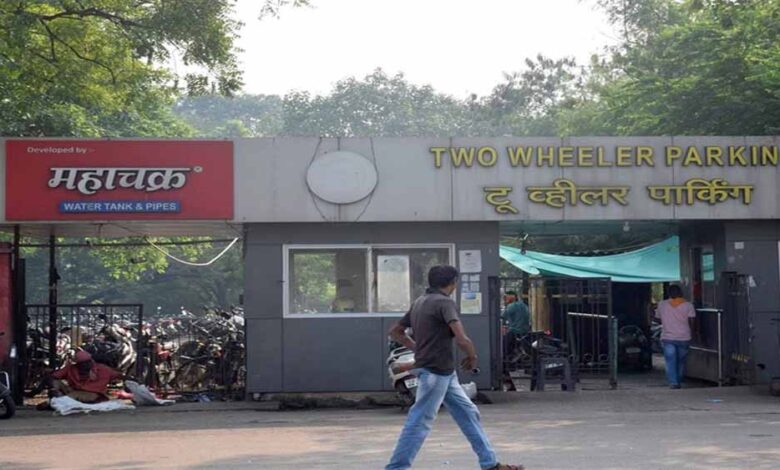 रायपुर-रेलवे-स्टेशन-पार्किंग-ठेका-विवाद:-अफसरों-की-मेहरबानी,-बिना-लाइसेंस-फीस-के-चल-रहा-ठेका