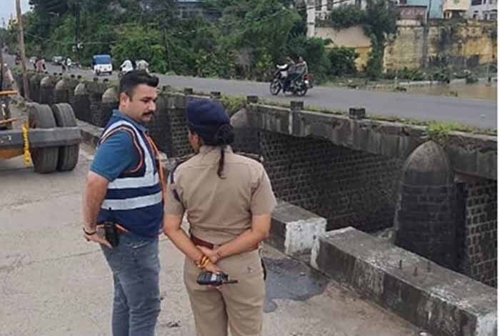 उज्जैन-हादसा:-शिप्रा-नदी-में-गिरी-कार,-उन्हेल-ti-si-की-मौत,-महिला-आरक्षक-लापता