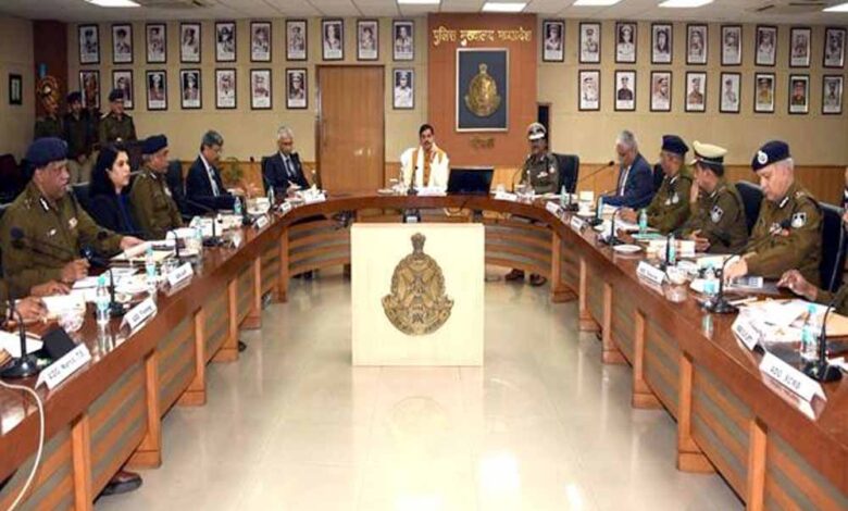 पुलिस-के-बारे-में-जनसामान्य-की-धारणा-बदलने-और-पुलिस-के-जनता-से-बेहतर-संवाद-के-लिए-विशेष-पहल-की-आवश्यकता-:-मुख्यमंत्री-डॉ.-यादव