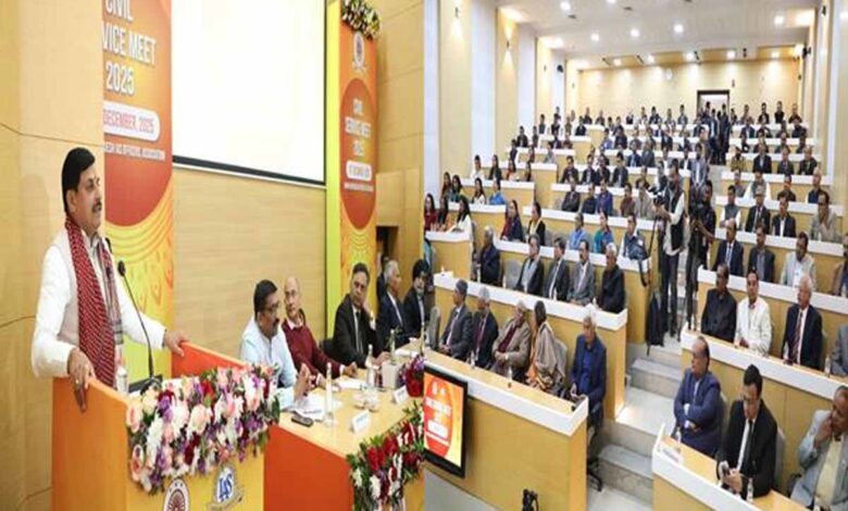 भारतीय-प्रशासनिक-सेवा-के-अधिकारी-हर-चुनौती-का-सामना-करते-हुए-देश-को-निरंतर-आगे-बढ़ाने-के-लिए-कार्य-कर-रहे-हैं-:-मुख्यमंत्री-डॉ.-यादव