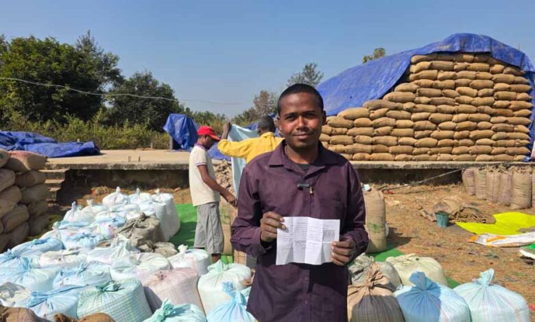 धान-उपार्जन-केन्द्रों-की-पारदर्शी-व्यवस्था-से-किसानों-को-मिल-रही-सुविधा,-किसान-पिंकू-कुजूर-ने-की-धान-खरीदी-व्यवस्था-की-सराहना