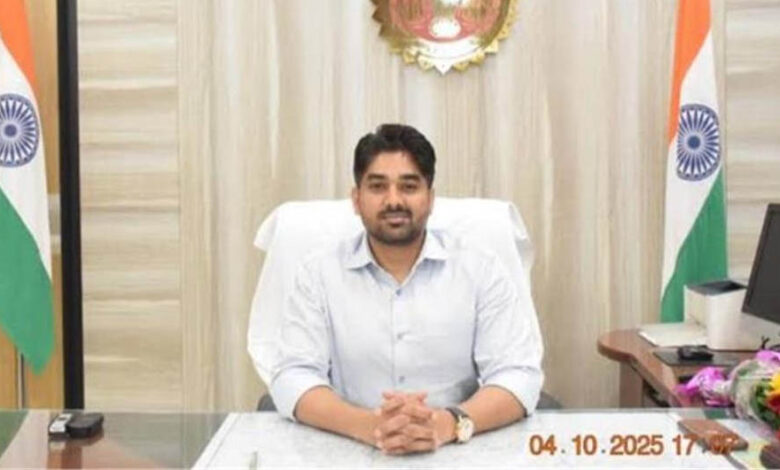 सिंगरौली-में-कलेक्टर-का-स्कूल-निरीक्षण,-प्राचार्य-अनुपस्थित-पाए-गए,-वेतन-वृद्धि-पर-नोटिस-जारी