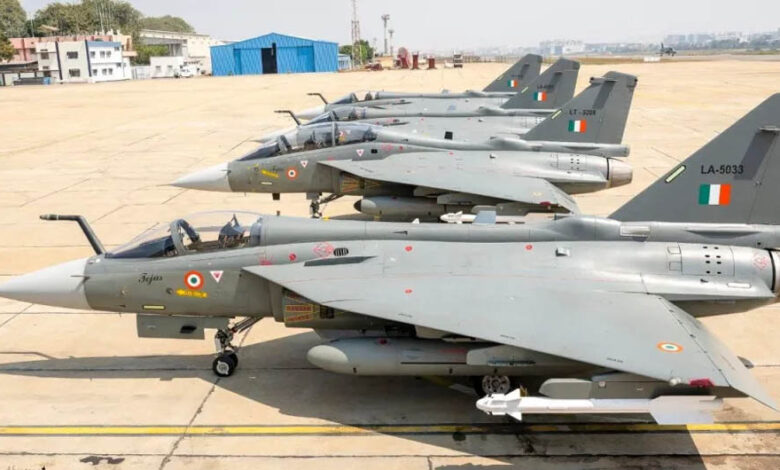भारत-ने-तेजस-एमके-1ए-फाइटर-जेट्स-पर-किया-बड़ा-ऑर्डर,-चीन-पाकिस्तान-के-खिलाफ-कितना-कारगर-होगा?