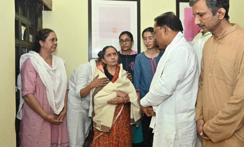 ज्ञानपीठ-सम्मानित-साहित्यकार-विनोद-कुमार-शुक्ल-को-अंतिम-विदाई,-मुख्यमंत्री-विष्णु-देव-साय-ने-दी-भावभीनी-श्रद्धांजलि