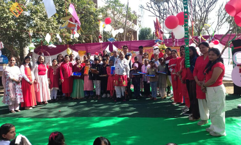 भोपाल-में-बच्चों-ने-सांता-क्लॉज-बनकर-बाँटी-खुशियाँ