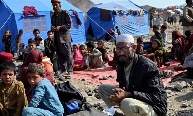 पाक-ईरान-की-सख्ती-से-अफगान-शरणार्थियों-पर-कहर!-रोज़ाना-हजारों-लोगों-की-जबरन-बेदखली,-मानवाधिकार-संगठन-मौन-क्यों?