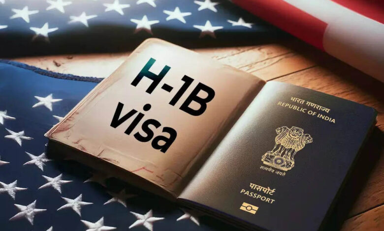 trump-का-h-1b-visa-बम-फिर-फूटा:-$1-लाख-फीस-को-us-कोर्ट-की-मंजूरी,-टेक-कंपनियों-में-चिंता