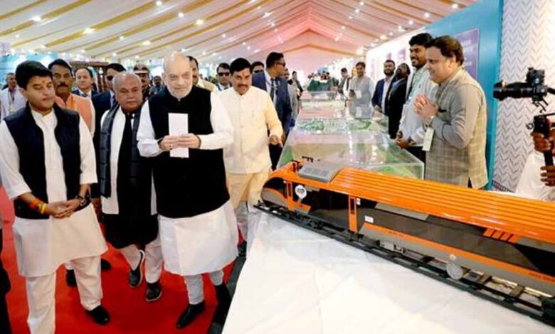 केंद्रीय-गृह-मंत्री-शाह-एवं-मुख्यमंत्री-डॉ.-यादव-ने-निवेश-से-रोजगार-अटल-संकल्प-विषय-पर-लगी-प्रदर्शनी-का-किया-अवलोकन