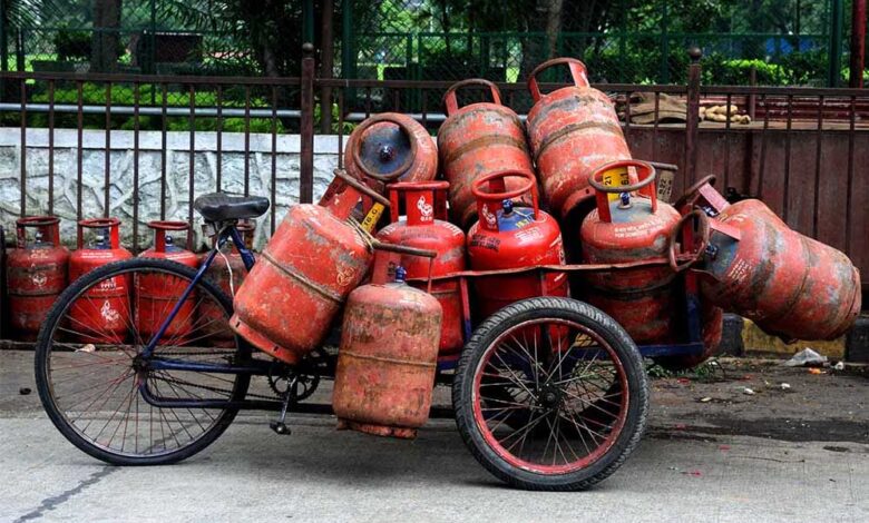 pmuy-स्कीम:-2025-में-सब्सिडी-पाने-वालों-की-संख्या-बढ़कर-10.35-करोड़-हुई