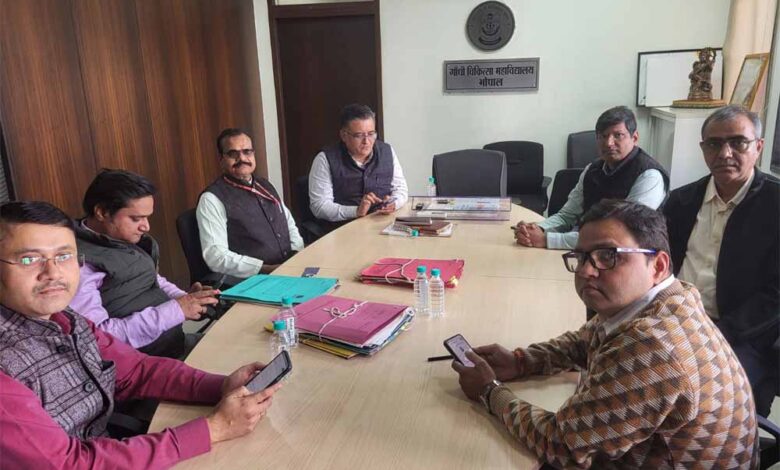 गांधी-मेडिकल-कॉलेज-में-रिक्त-चिकित्सा-अधिकारी-सीनियर-रेसिडेंट-एवं-जूनियर-रेसिडेंट-के-पदों-की-भर्ती-को-लेकर-बैठक-सम्पन-हुई