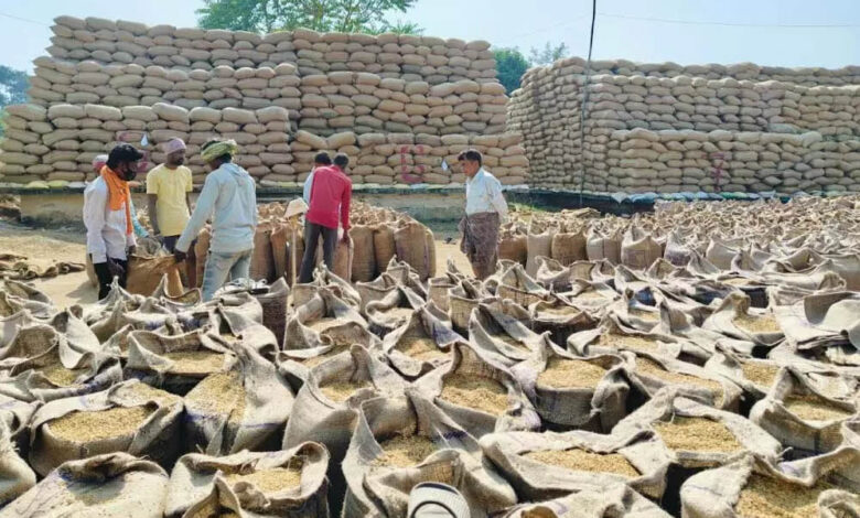 उत्तर-बस्तर-कांकेर-:-किसानों-ने-अब-तक-2-लाख-21-हजार-मेट्रिक-टन-से-अधिक-धान-बेचा