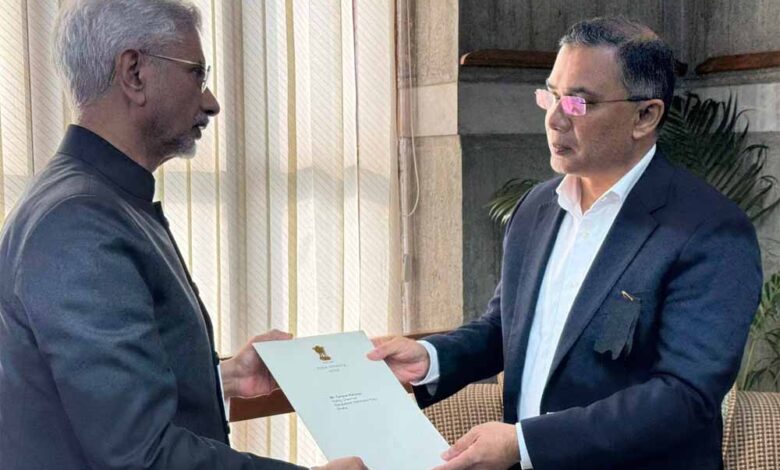 खालिदा-जिया-के-जनाजे-में-पहुंचे-जयशंकर,-बेटे-तारिक-रहमान-को-सौंपा-पीएम-मोदी-का-शोक-संदेश