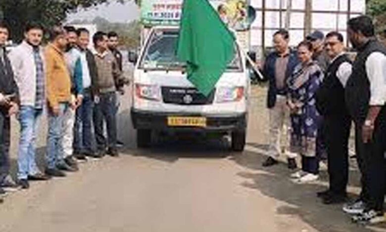 कांकेर-कलेक्टर-ने-मोबाइल-मेडिकल-यूनिट-को-हरी-झंडी-दिखाकर-किया-रवाना,-बेहतर-होंगी-स्वास्थ्य-सुविधाएं