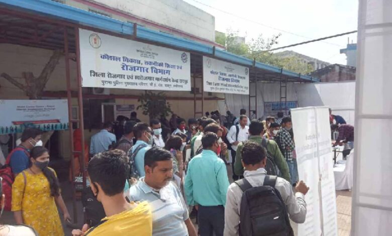 cg-news:-प्लेसमेंट-कैम्प-से-जिले-में-ही-मिल-रही-नौकरी,-संवर-रहा-युवाओं-का-भविष्य