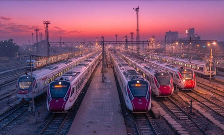 देश-की-पहली-वंदे-भारत-स्लीपर-ट्रेन-का-ऐलान,-जानें-रूट,-किराया-और-कब-मिलेगी-हरी-झंडी