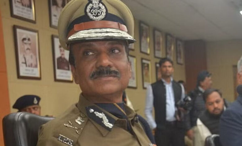 डीजीपी-ने-भारतीय-पुलिस-सेवा-के-पदोन्नत-अधिकारियों-को-लगाई-रैंक