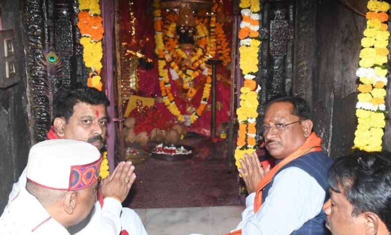 मुख्यमंत्री-साय-ने-बस्तर-की-आराध्य-देवी-मां-दंतेश्वरी-की-पूजा-अर्चना-कर-प्रदेशवासियों-के-सुख-समृद्धि-और-खुशहाली-की-कामना-की