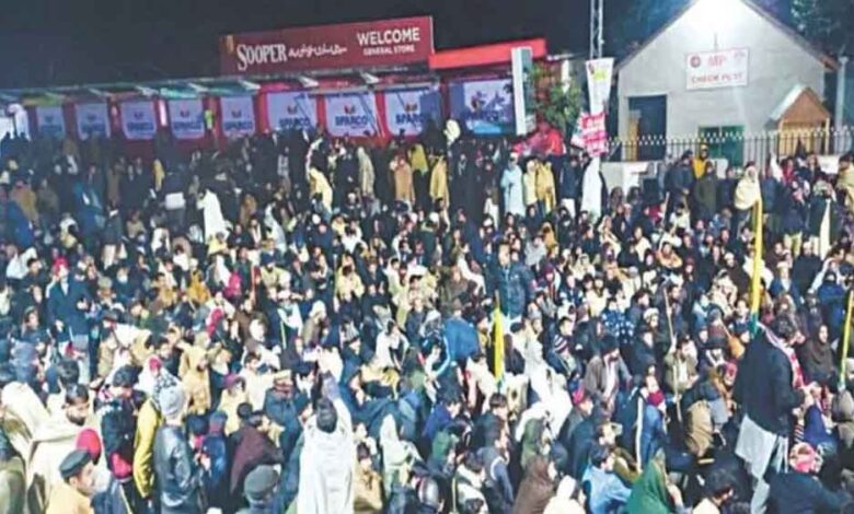 pok-में-फिर-उबाल-पर-जनाक्रोश,-पाक-सरकार-की-वादाखिलाफी-से-सड़कों-पर-उतरे-लोग