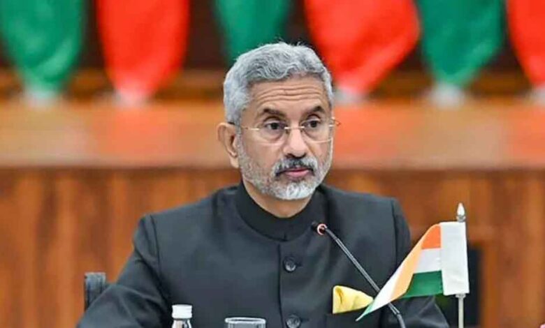 फ्रांस-दौरे-पर-एस.-जयशंकर:-भारतीय-विरासत-और-गहरे-सांस्कृतिक-संबंधों-को-दर्शाती-प्रदर्शनी-में-लिया-हिस्सा