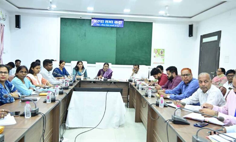 जनदर्शन-में-गौरेला-पेंड्रा-मरवाही-के-कलेक्टर-को-दिए-आवेदन,-33-लोगों-ने-रखी-समस्याएं,-मांगें-और-शिकायतें