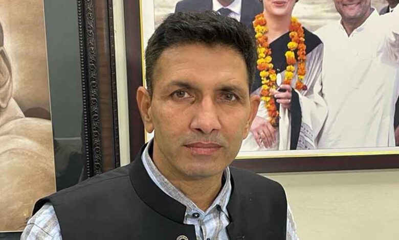 rss-कार्यालय-पहुंचे-इंदौर-कलेक्टर,-जीतू-पटवारी-ने-शिवम-वर्मा-पर-उठाए-सवाल-–-‘अधिकारी-नहीं,-bjp-कार्यकर्ता-की-तरह-काम-कर-रहे’