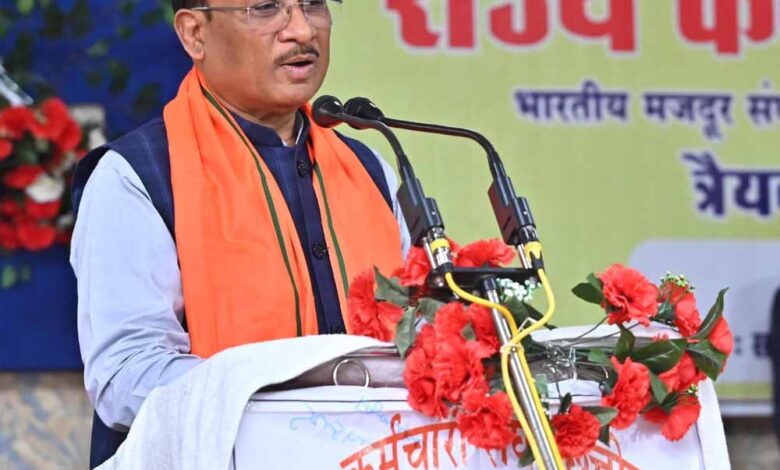 राज्य-कर्मचारी-संघ-के-अधिवेशन-में-मुख्यमंत्री-साय-शामिल,-‘कर्मचारियों-की-मेहनत,-निष्ठा-से-साकार-होती-हैं-नीतियां’