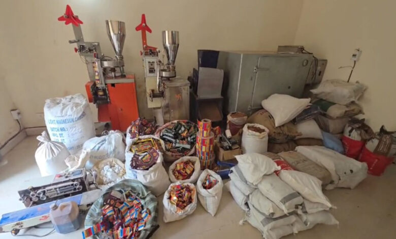 इंदौर-में-नकली-पान-मसाला-बनाने-वाले-कारखाने-का-भंडाफोड़,-तीन-गिरफ्तार,-मशीन-और-सामान-जब्त