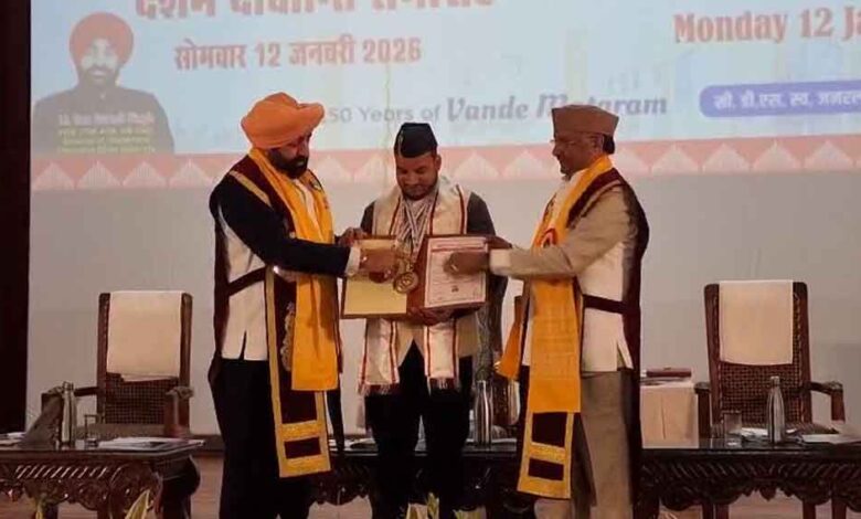 शिक्षा-का-उत्सव:-उत्तराखंड-मुक्त-विश्वविद्यालय-के-10वें-दीक्षांत-में-34-विद्यार्थियों-को-स्वर्ण-पदक-से-सम्मान