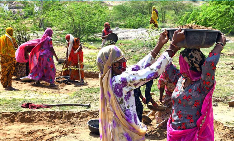 भिंड-प्रशासन-की-सख्ती,-मनरेगा-से-70%-मजदूरों-की-छुट्टी,-84-हजार-एक्टिव-मजदूरों-पर-असर