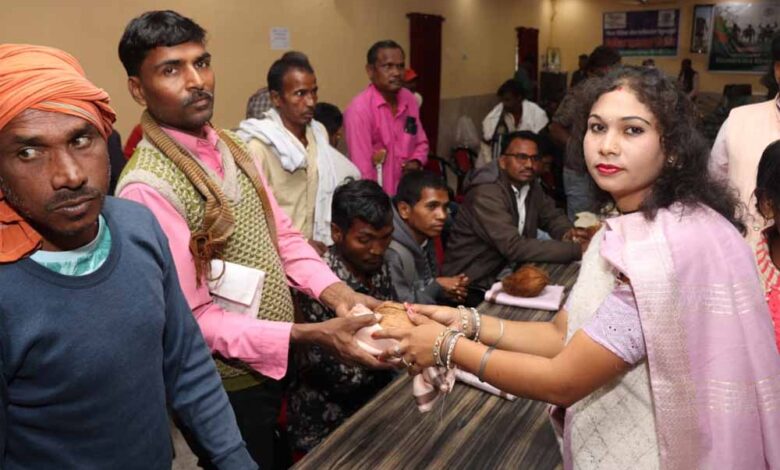 मनेन्द्रगढ़-के-अमृत-सदन-में-लगा-दिव्यांग-शिविर,-80-लोगों-की-आधार-संबंधी-समस्याओं-का-हुआ-समाधान