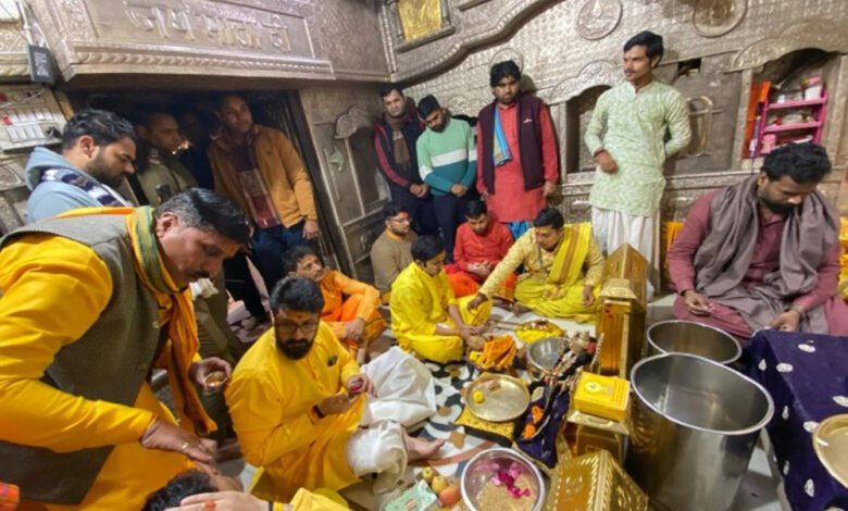 भारतीय-क्रिकेट-कोच-गौतम-गंभीर-ने-उज्जैन-में-महाकाल-की-भस्म-आरती-की