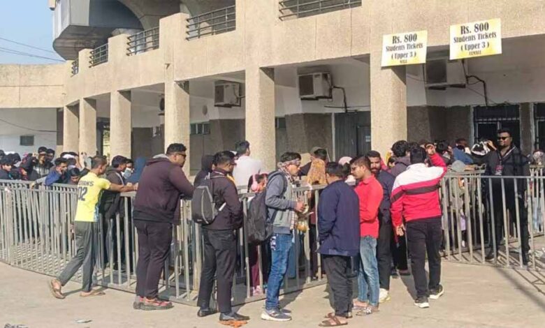 रायपुर-में-भारत-न्यूजीलैंड-टी-20-मैच-की-टिकट-बिक्री-शुरू,-टिकट-लेने-उमड़ी-स्टूडेंट-और-फैंस-की-भीड़