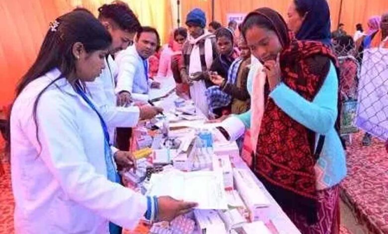 बगीचा-में-लगा-मेगा-हेल्थ-कैंप,-1100-मरीजों-का-निःशुल्क-स्वास्थ्य-परीक्षण