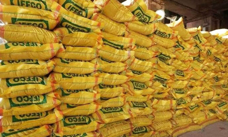 सरकार-ने-वित्त-वर्ष-2024-25-में-किसानों-को-उपलब्ध-कराए-रिकॉर्ड-834.64-लाख-टन-उर्वरक