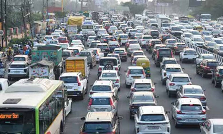 ग्रैप-4-की-वजह-से-दिल्ली-ncr-में-गाड़ियों-पर-रोक,-स्कूलों-को-लेकर-भी-संशय?