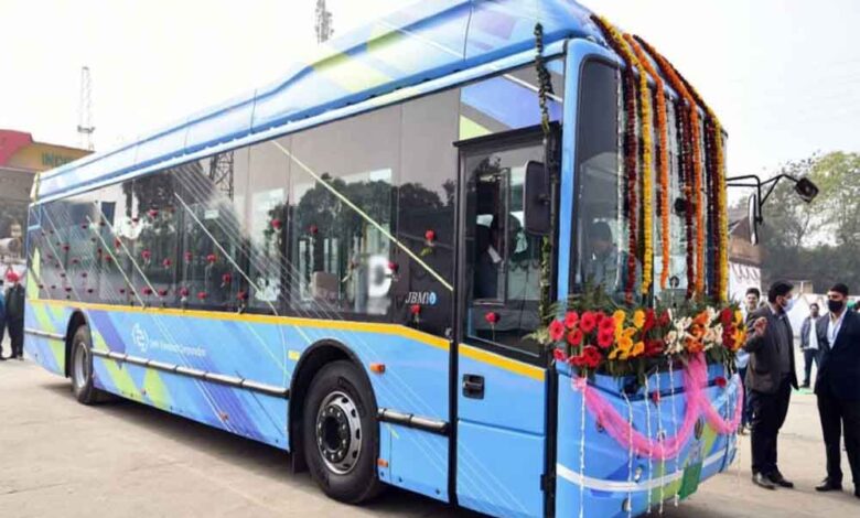 mp-में-पीएम-ई-बस-सेवा-ठप,-472-बसें-तैयार-लेकिन-डिपो-चार्जिंग-स्टेशन-अधूरे