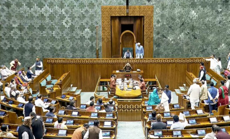 संसद-में-देरी-से-पहुंचे-सांसद,-हाजिरी-कटेगी-और-सैलरी-में-भी-होगी-कमी