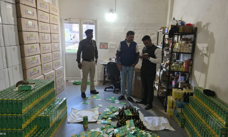 इंदौर-में-बिना-लैब-और-डिग्री-के-बन-रही-आयुर्वेदिक-दवा,-अवैध-कफ-सीरप-फैक्ट्री-पर-fir