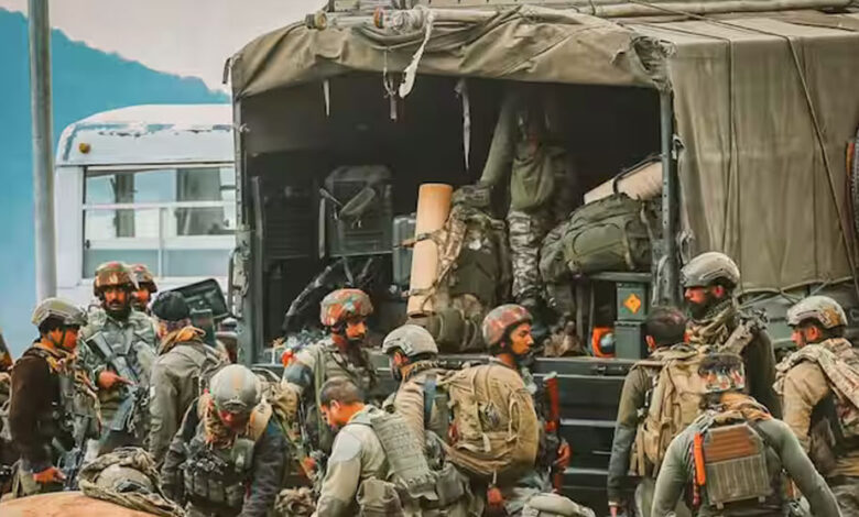 j-k-में-बड़ा-हादसा:-200-फुट-गहरी-खाई-में-गिरी-सेना-की-गाड़ी,-10-जवानों-की-मौत