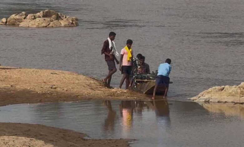 बीजापुर-में-इंद्रावती-नदी-पर-नाव-पलटी,-परिवार-के-4-लोग-लापता