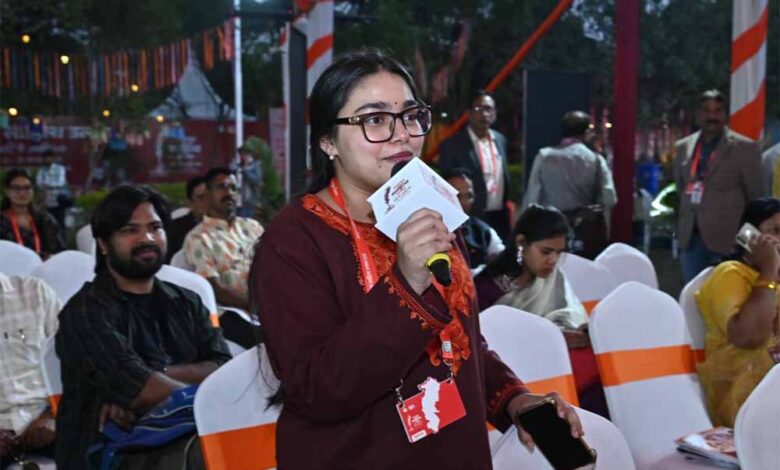 पहले-दिन-75+-प्रतिभागियों-के-साथ-ओपन-माइक-ने-दी-सशक्त-शुरुआत