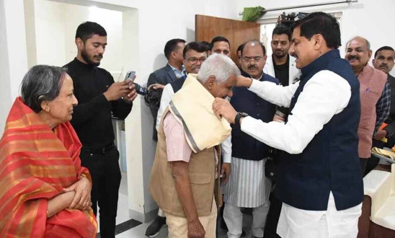 भोपाल:-सीएम-ने-किया-‘संध्या-छाया’-वृद्धाश्रम-का-उद्घाटन,-327-करोड़-की-पेंशन-राशि-का-हस्तांतरण