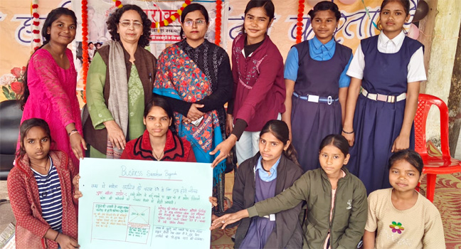 राष्ट्रीय-बालिका-दिवस-पर-बच्चों-ने-निकाला-‘अपनी-पसंद-का-अख़बार’,-सपनों-को-बनाया-सुर्खियां