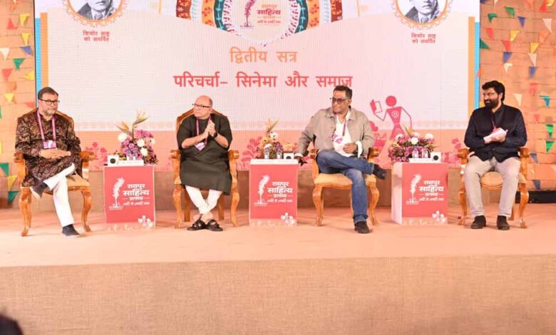 रायपुर-साहित्य-उत्सव-में-समाज-और-सिनेमा-विषय-पर-केंद्रित-रोचक-परिचर्चा-में-उमड़ी-श्रोताओं-की-भीड़